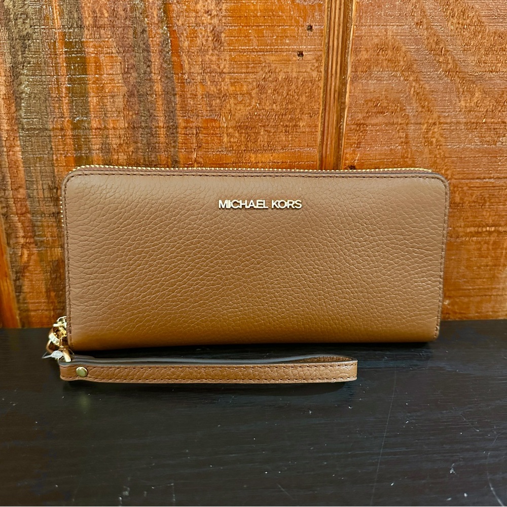MICHAEL KORS Jet Set Travel Large Pebbled Leather Wristlet